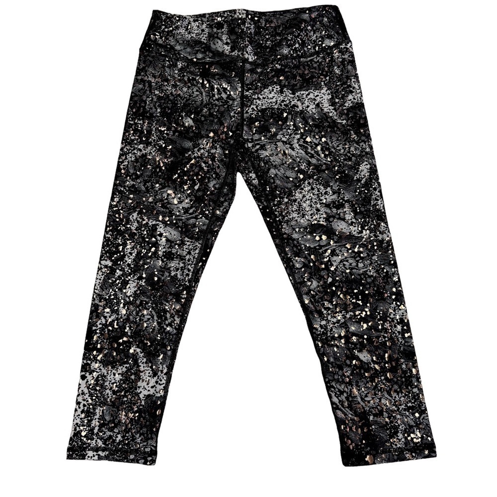 Fabletics Salar Capri Leggings
Size Small
Black Gold
NWT Moisture Wicking